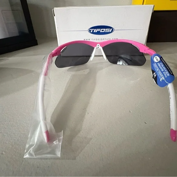 Tifosi Tyrant 2.0 Sport Wrap Sunglasses in White & Pink with Smoke Lens and - Picture 4 of 7